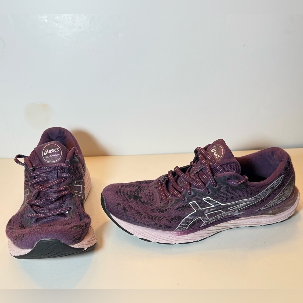 Asics Women's Gel-Cumulus 23 running shoes in the "Deep Plum/Pure Silver Size 10